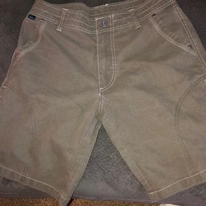 Men’s 32 Kuhl shorts